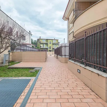 Apartment Back In Rhome - Int 1