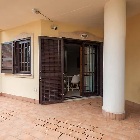 Apartment Back In Rhome - Int 1 *